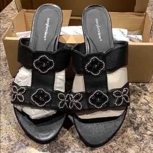 Comfortview black sandals with silver beads